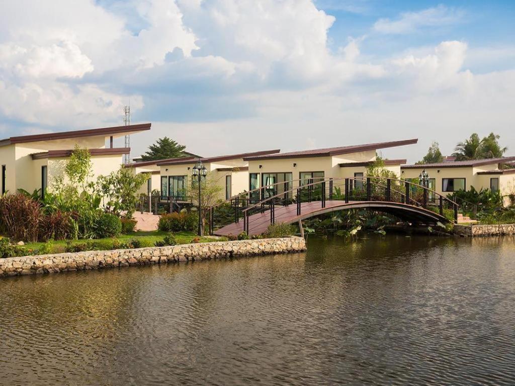Bua Tara Resort Nong Prue Exteriör bild