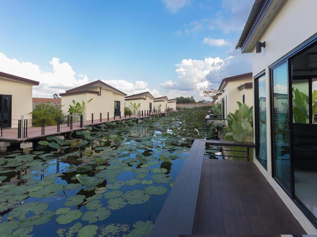 Bua Tara Resort Nong Prue Exteriör bild