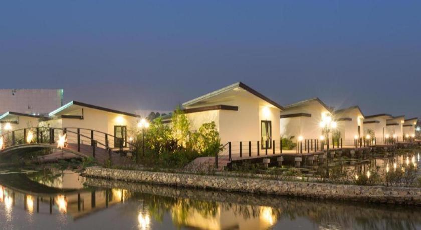 Bua Tara Resort Nong Prue Exteriör bild