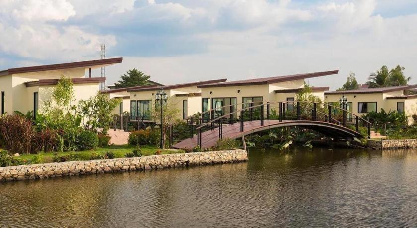 Bua Tara Resort Nong Prue Exteriör bild