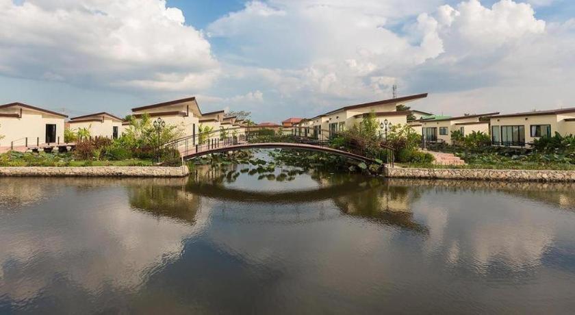 Bua Tara Resort Nong Prue Exteriör bild