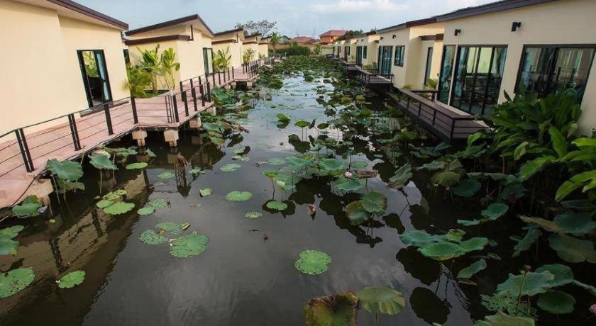 Bua Tara Resort Nong Prue Exteriör bild