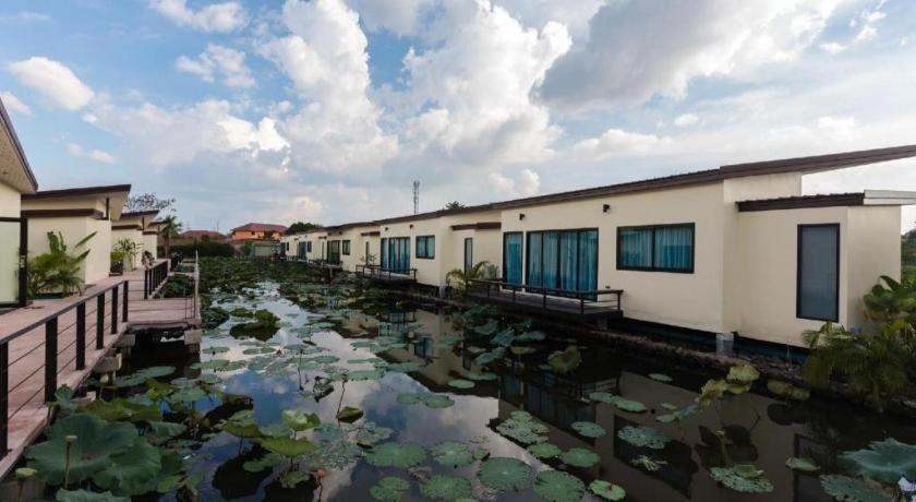 Bua Tara Resort Nong Prue Exteriör bild